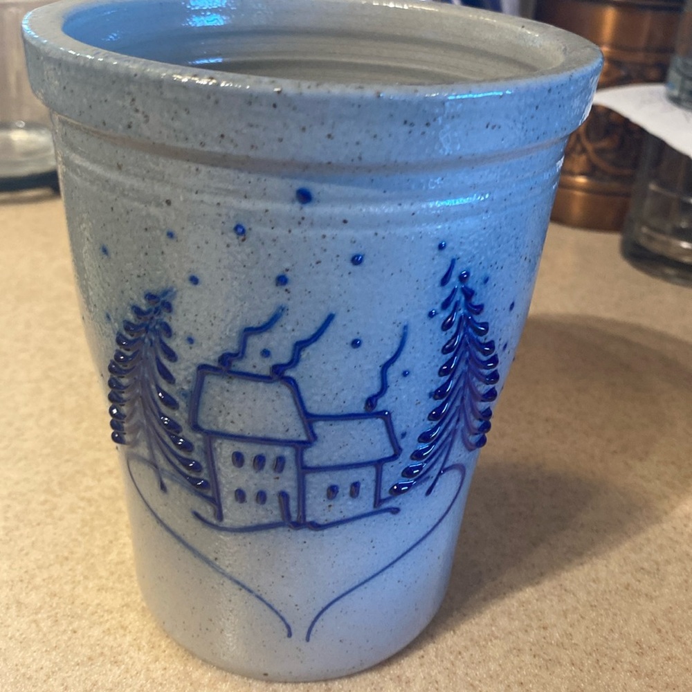 David Eldreth signed Pottery crock 1995. WINTER HOMESTEAD. Notting PA. Like New